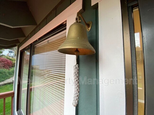 Building Photo - 2370 E Phillips Lake Loop Rd