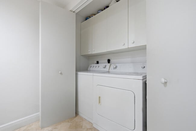 Building Photo - 9595 Collins Ave