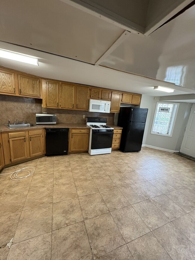 Building Photo - Well-Appointed Charles Village/Station Nor...