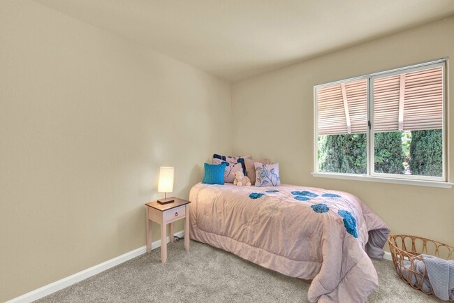 Building Photo - Reduced Rent: