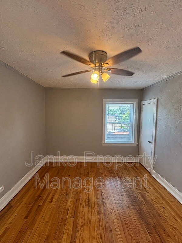 Building Photo - 9453 S Loomis St