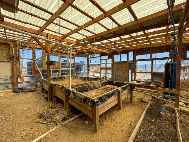 Building Photo - 400 N Smiling Dog Trail