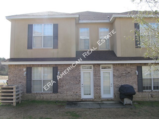 Building Photo - Walton Oaks Townhome!