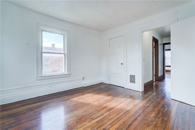 Building Photo - 459 Parsells Ave