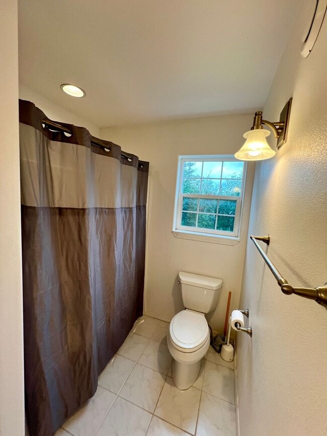 Building Photo - Stunning 3-Bedroom, 3-Bath Waterfront Home...