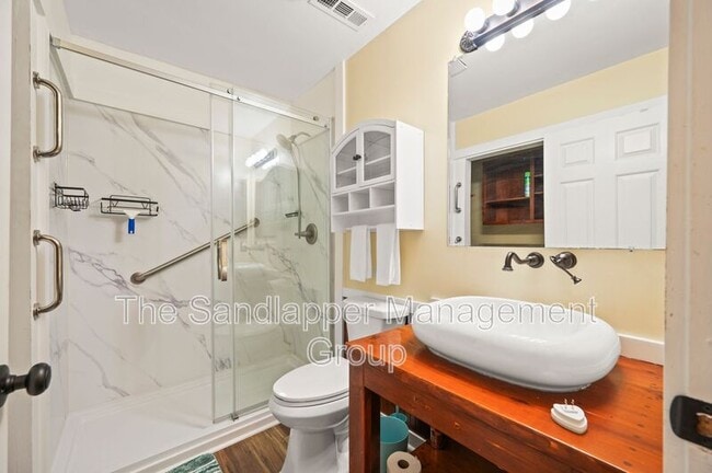 Building Photo - 246 Stefan Dr