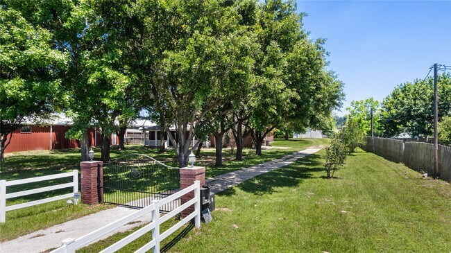 Building Photo - 20240 Cypress Rose Hill Rd