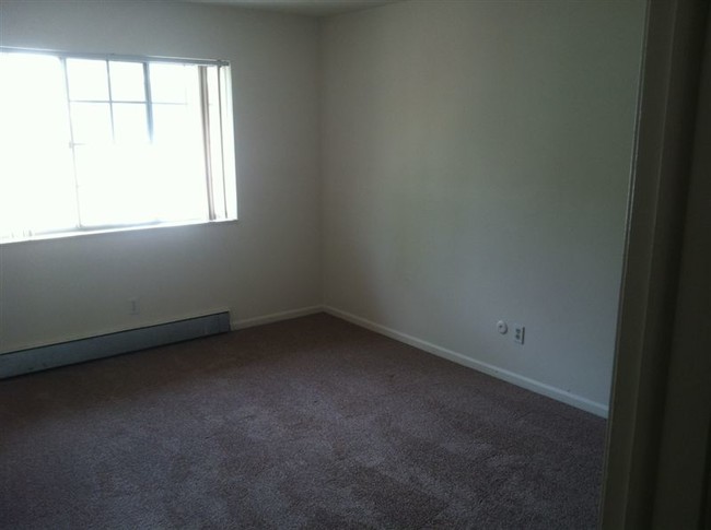 Building Photo - 2 br, 1 bath Apartment - Capital Landings