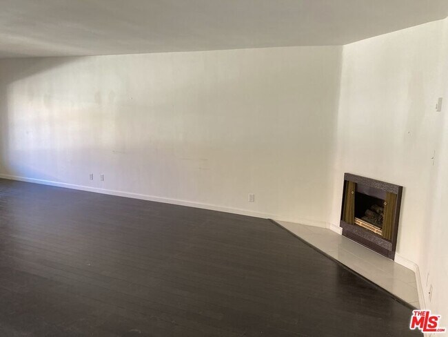 Building Photo - 1033 6th St