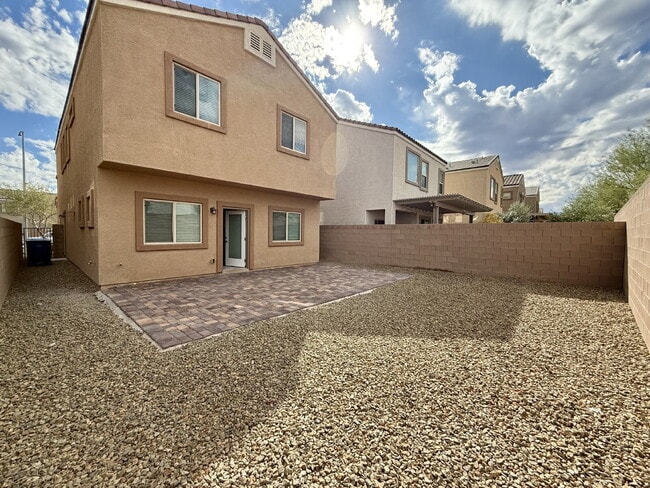 Building Photo - 4 BED, 2.5 BATH, 2 CAR-GARAGE, TWO-STORY, SINGLE FAMILY HOME FOR