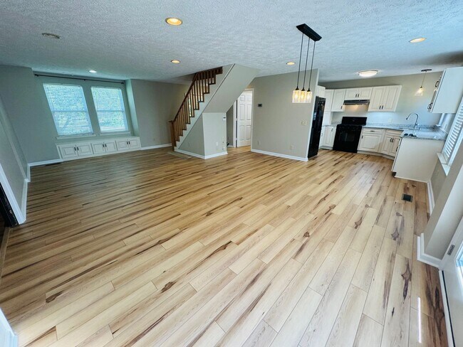 Building Photo - 2015 Franklin Rd