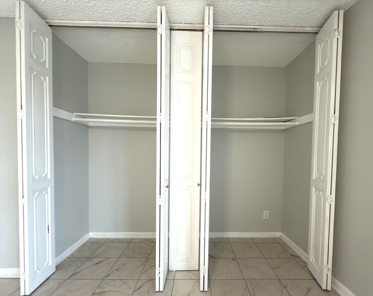 2nd Bedroom's Closet - 805 W Oakland Park Blvd