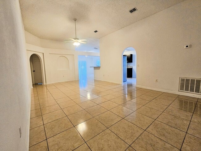 Building Photo - 921 Bristle Cone Ct