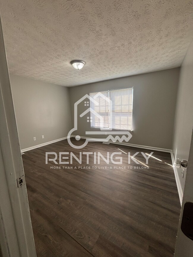 Building Photo - Newly Renovated 3-Bed, 2-Bath Stand-alone House!