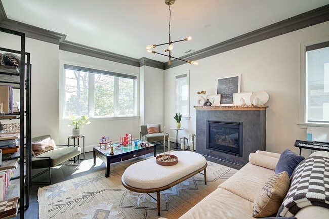 Building Photo - 5bd/3.5ba Seattle Home