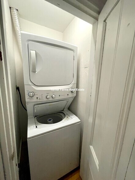 Building Photo - 40 Cedar St