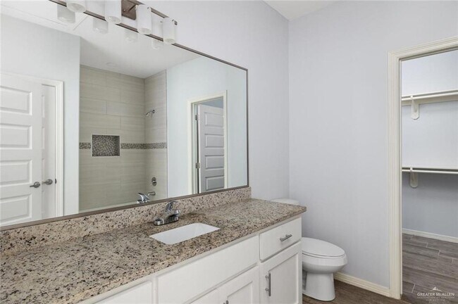 Building Photo - 400 S Retama Ln