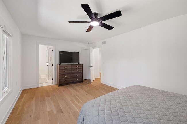 Building Photo - 300 Camelot Way