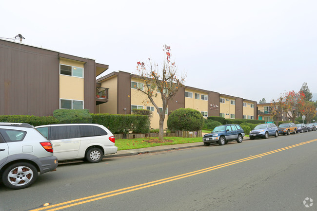 Primary Photo - The Oak View Apartments