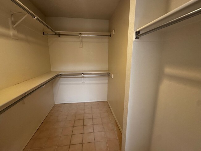 Building Photo - NE Townhouse