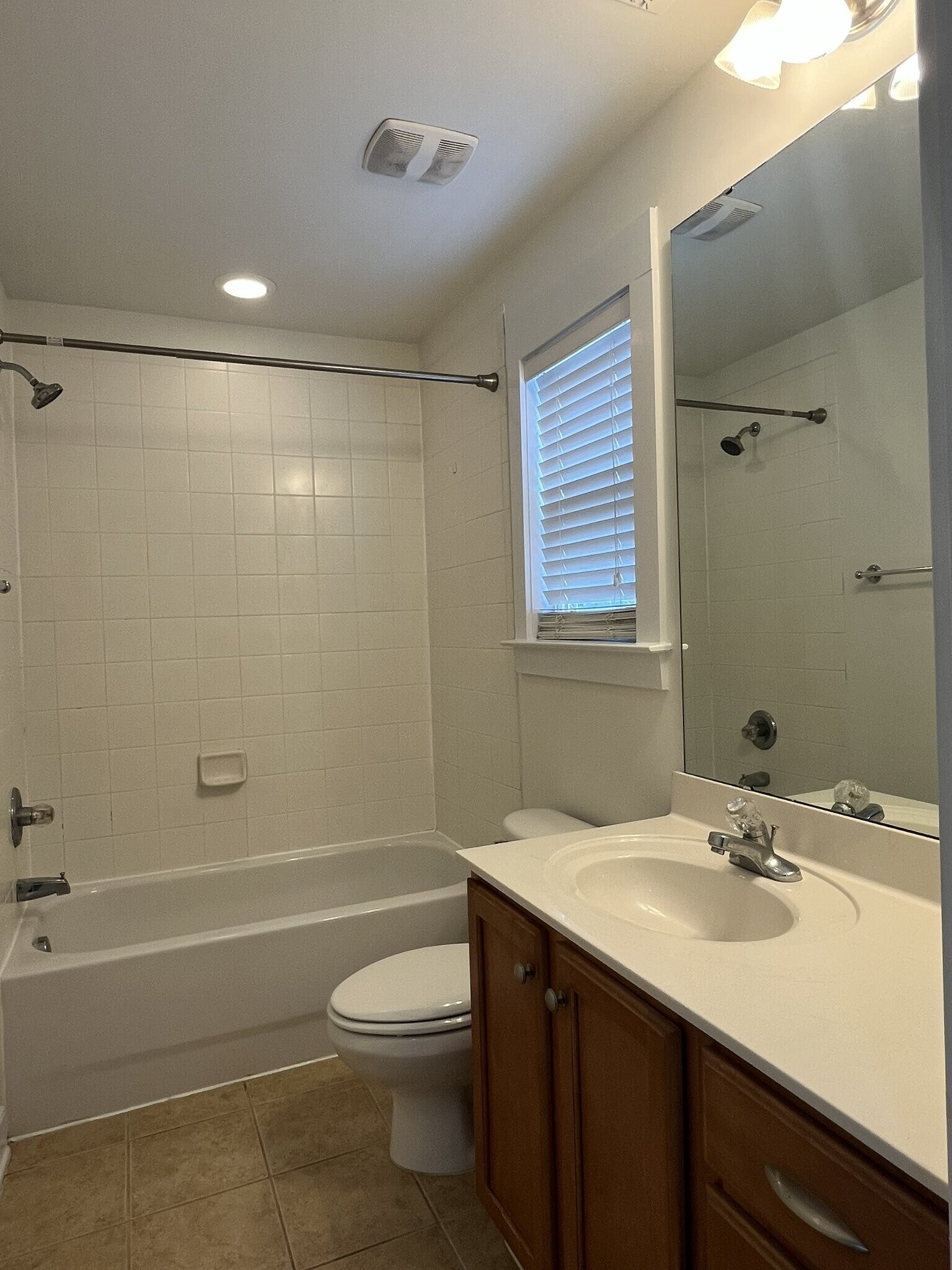 Building Photo - 527 Dubois Court