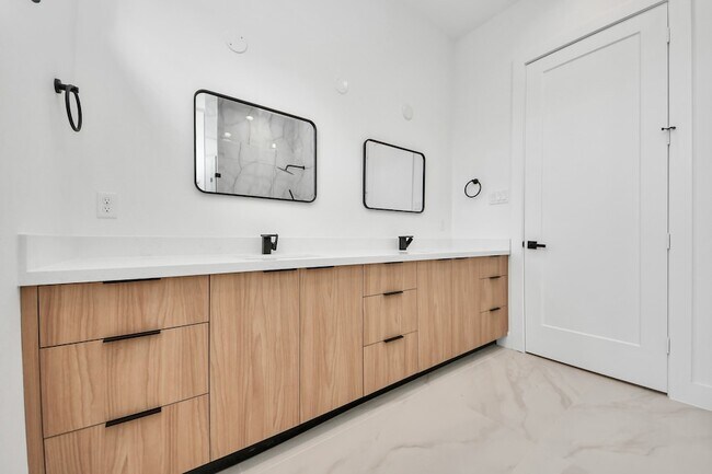 Building Photo - 3407 Hutchins St