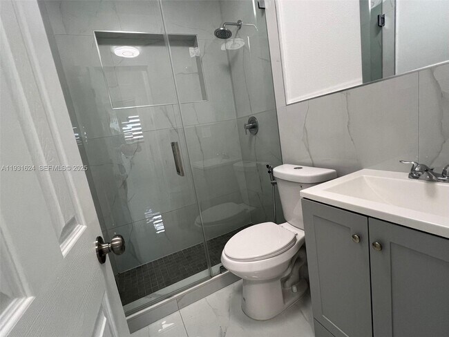 Building Photo - 5470 W 8th Ln