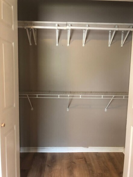Building Photo - 47 Lines Ln