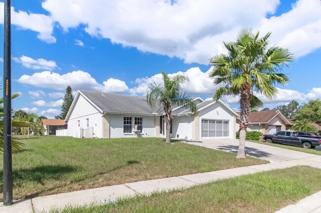 Building Photo - Hudson Pool Home for Lease