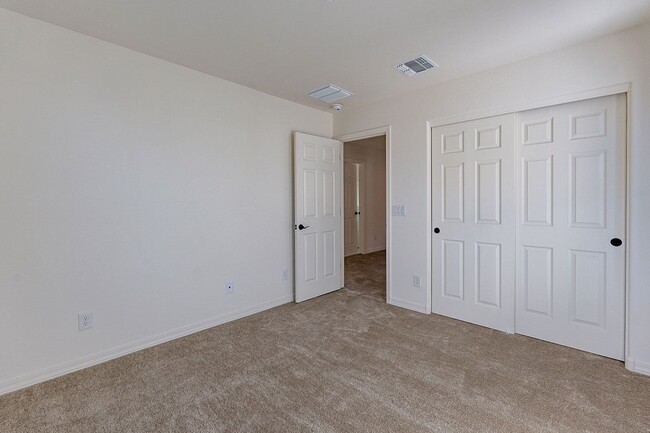 Building Photo - Three Bedrooms! Newer Neighborhood - conve...