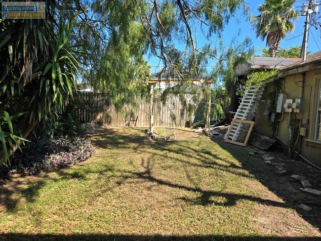 Building Photo - 906 W Polk St