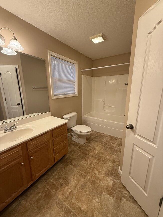 Building Photo - 9907 Thunderbolt Way