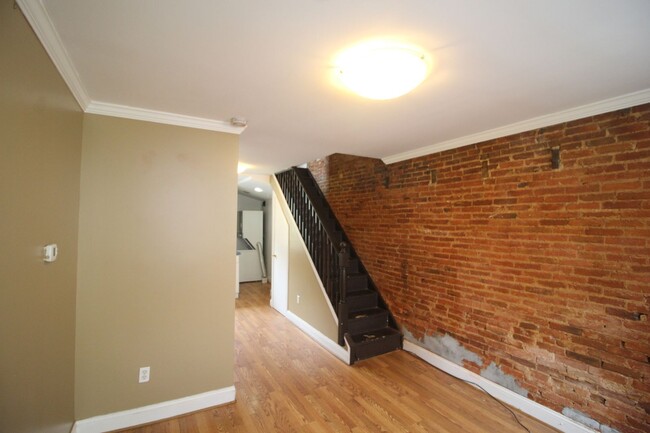 Building Photo - Fabulous Fells Point 1bd+Den/1ba Rowhome w...