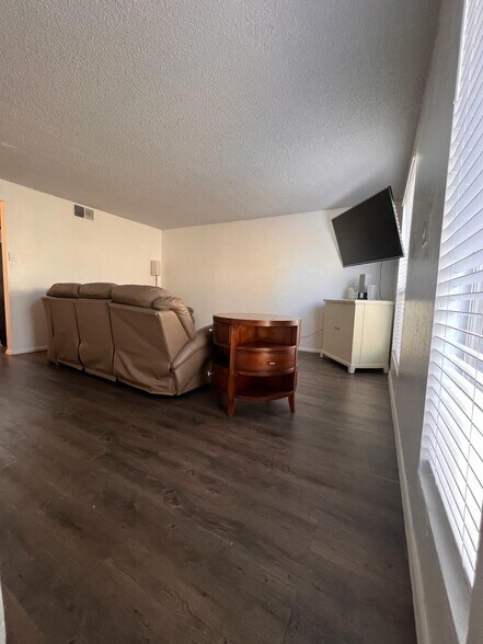 Building Photo - 4615 N 39th Ave