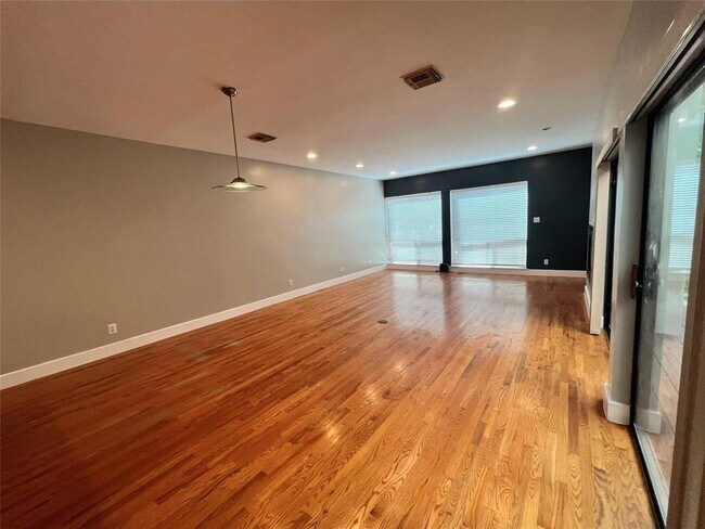 Building Photo - 1606 Hadley St