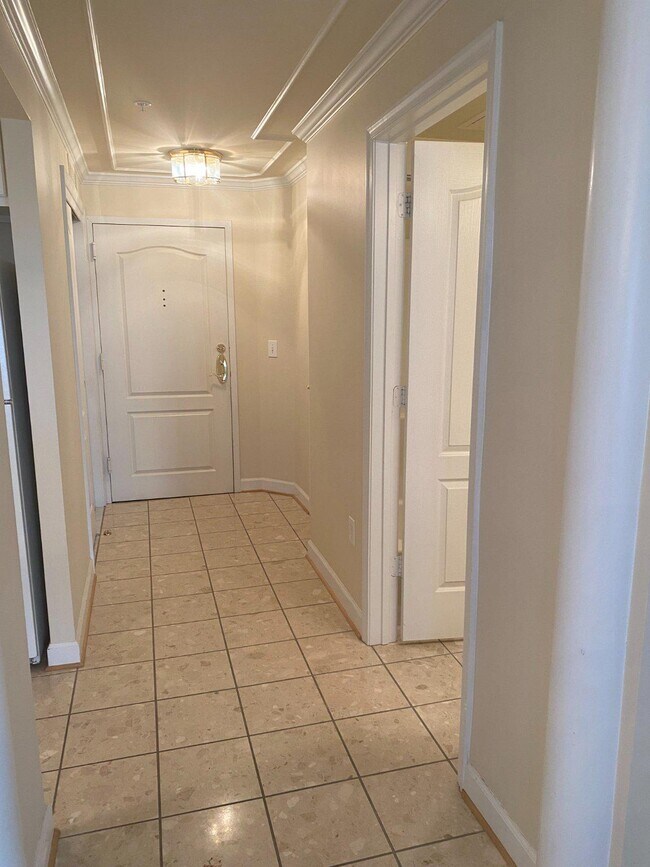 Building Photo - 901 N Monroe St