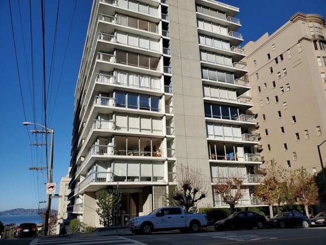 Building Photo - Renovated Pacific Heights 2x2 Condo with g...