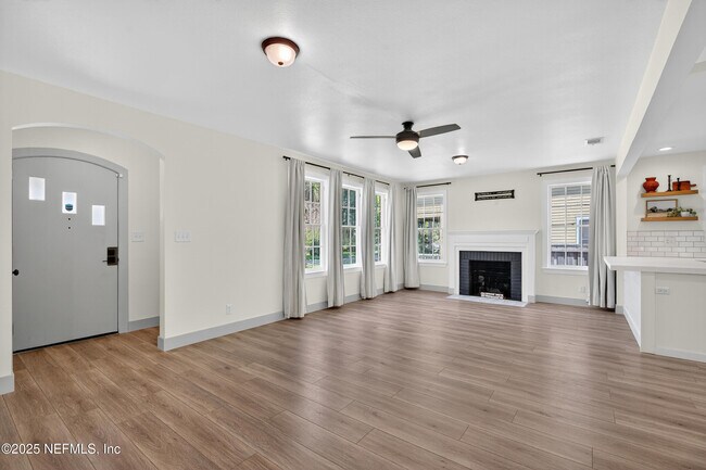Building Photo - 1519 Belmonte Ave
