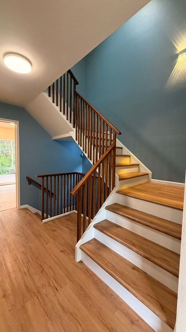 Building Photo - 3Bed/2.5Ba Tri-Level Home with Views, Solar, and Private Yard – Glen Park