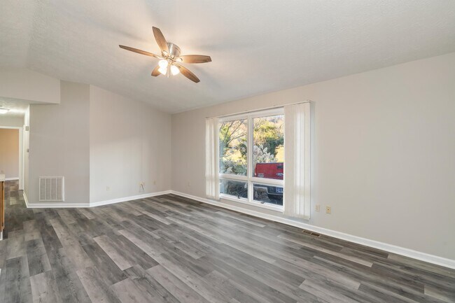 Building Photo - 6501 Beaver Ridge Rd