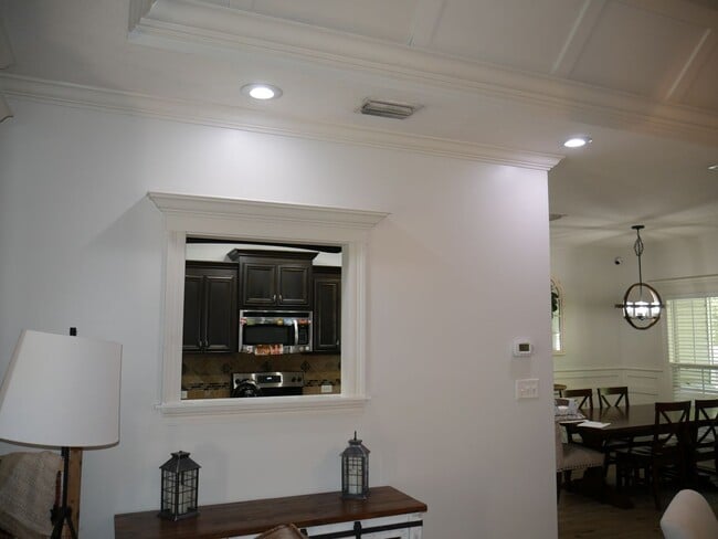 Building Photo - 4 bedroom home in Crestwood S/D