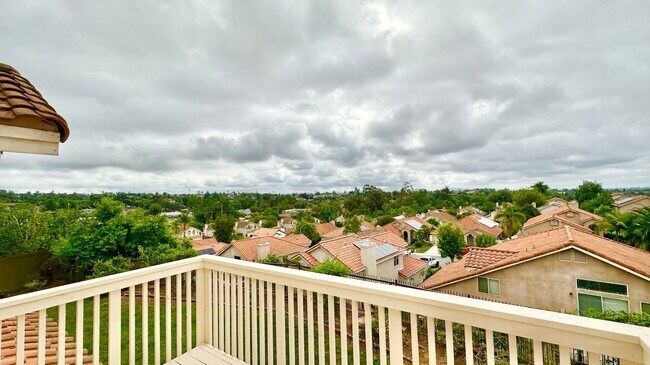 Building Photo - Awesome Two-Story Home, Recently & Freshly Updated, just minutes to downtown Fallbrook!