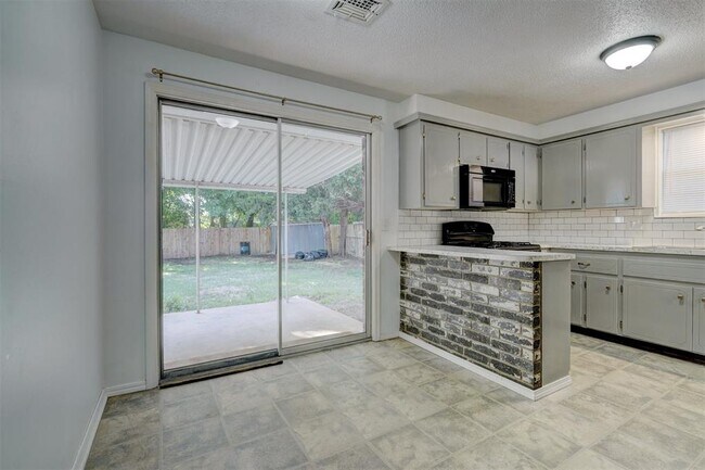 Building Photo - 503 Meadow Lake Dr