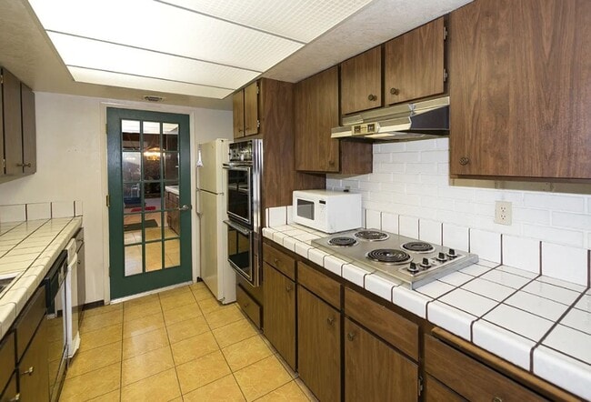 Building Photo - Condo in The Bluffs - Community Pool and Spa