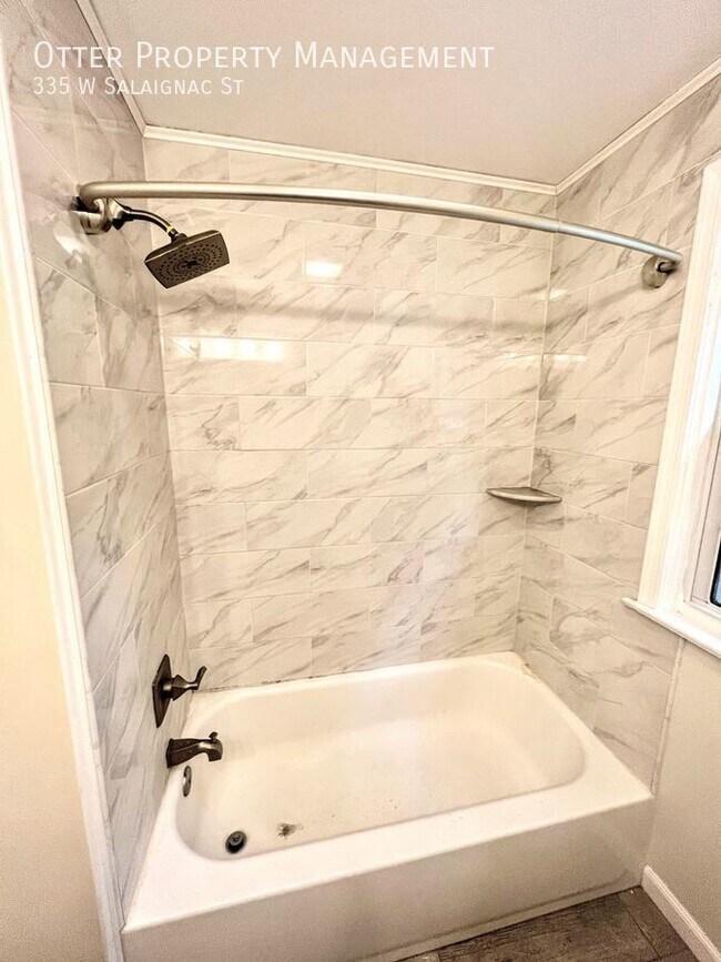 Building Photo - 335 Salaignac St