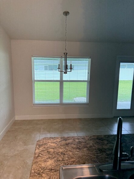 Building Photo - 131 NW 42nd Pl