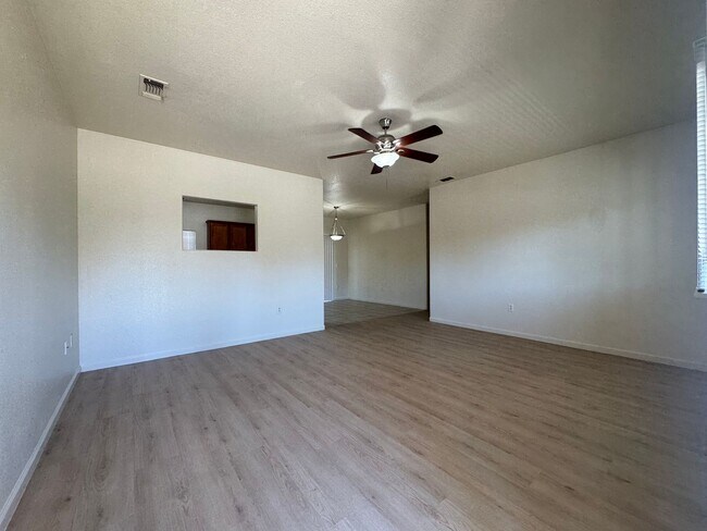 Building Photo - Charming 4-bedroom, 2-bath home in a conve...