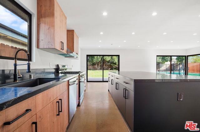 Building Photo - 6236 Sale Ave