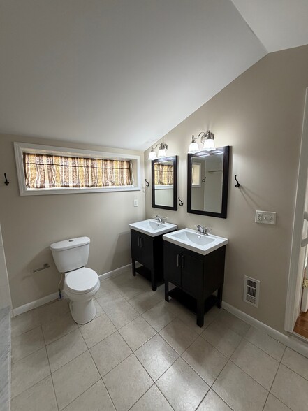 Building Photo - 7408 Lorenzo Ln