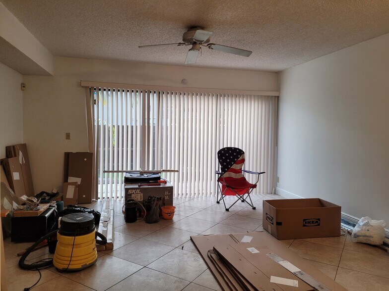 Building Photo - 4401 SW 70th Ter